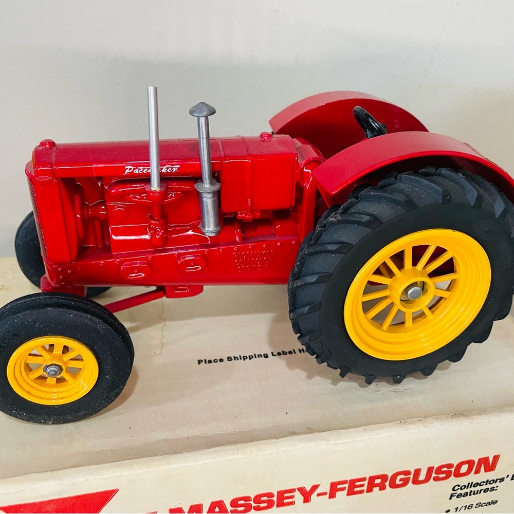 ERTL Massey-Ferguson Pacemaker Limited Diecast 1:16 Scale Antique Tractor NWB